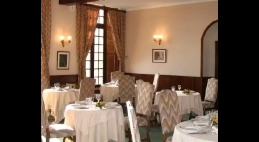 Restaurant Les Écuries Du Château Dampierre-en-yvelines