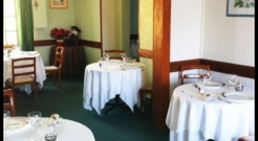 La Terrasse Des Donjons Soisy Sur Seine