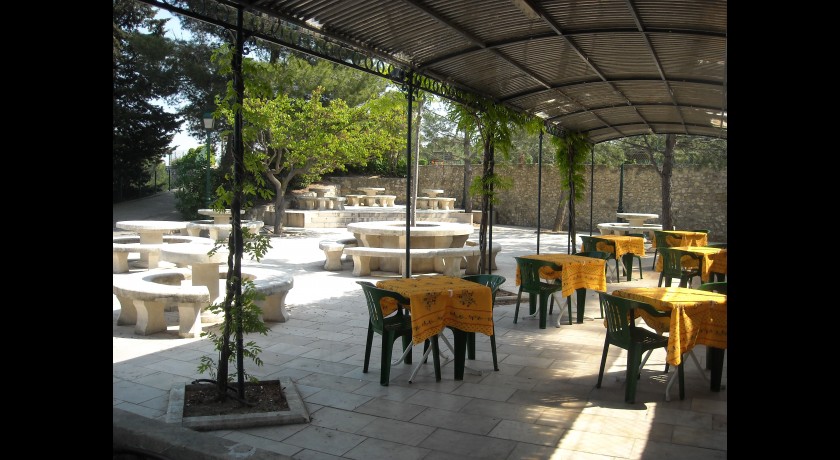 Restaurant La Buvette Des Tours Chateaurenard