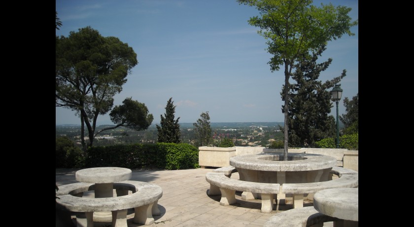 Restaurant La Buvette Des Tours Chateaurenard