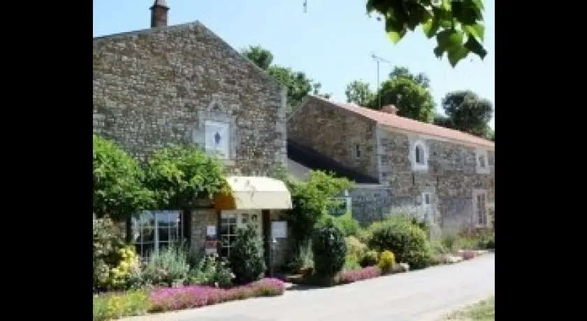 Restaurant Auberge De La Court D'aron Saint-cyr-en-talmondais