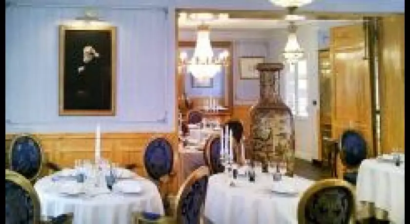 1837 Victor Hugo Restaurant Ault