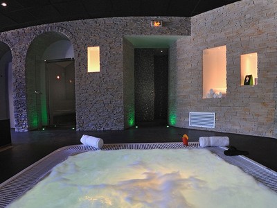 jacuzzi-2-f820f.jpg