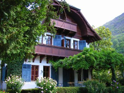 chalet-e8b74.jpg