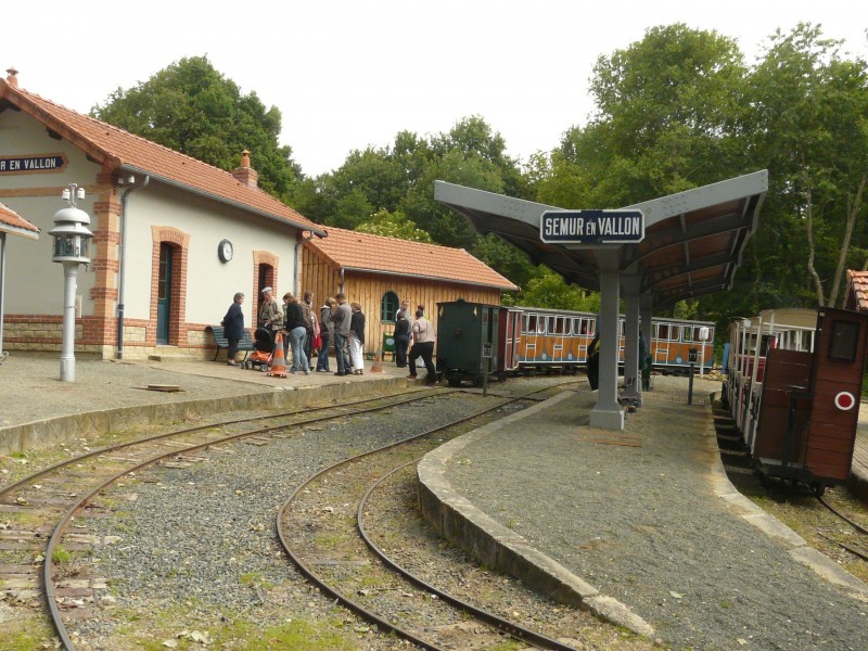 Muséotrain De Semur En Vallon  Semur-en-vallon