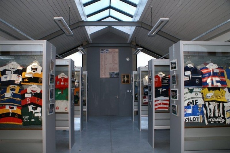 Salle D'exposition Du Rugby  Larrivière