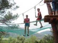 Aventures dans les arbres et loisirs en Ardèche