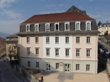 Ancienne École des frères de la doctrine chrétienne, puis école maternelle et tribunal, puis école supérieure de jeunes filles, actuelle bibliothèque municipale, Aix les Bains