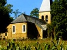 Ensemble Fortifié, Motte, Cimetière, église Et Basse Cour, à Bentayou-sérée 