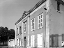 L'école Primaire élémentaire Communale De Garçons, école Des Cordeliers, à Fontenay Le Comte (85)  Fontenay-le-comte