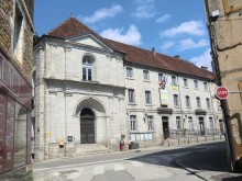 Ancien Couvent Des Ursulines, Actuel Hôtel De Ville Et Tribunal à Arbois (39) 