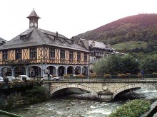 La Mairie Et La Halle De Arreau (65) 