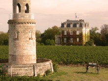 Phare Du Château "la Tour De By"  Bégadan