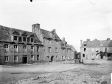 Place De L' Eglise  Locronan