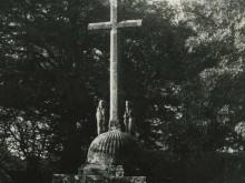 Chapelle Saint-Pierre avec son calvaire et son placître