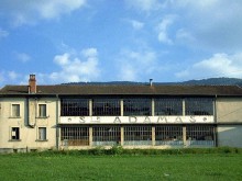 usine de taille de pierre pour la joaillerie et l'industrie dite diamanterie Adamas
