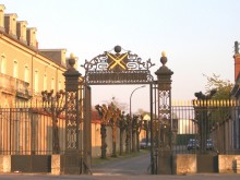 Ecole militaire de pyrotechnie, puis usine de produits explosifs (usine de munitions), actuellement usine d'armes Giat Industries