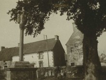 Croix De L'ancien Cimetière Située Au Nord De L'église  Saint-gérand