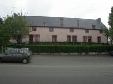 Usine De Brosserie, Actuellement Immeuble à Logements  Plouha