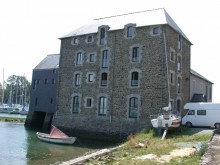 Moulin à Marée De Plouër, Puis De La Société Du Moulin De Plouër Dibonnet Et Gourga Fils, Puis De La Société Gourga Fils, Puis Usine De Confection, Actuellement Immeuble à Logements Et Bureau D'études  Plouër-sur-rance