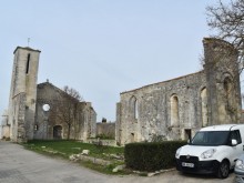 Ancienne église Saint-pierre-de-laleu, Actuellement Salle De Sport  La Rochelle