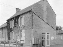 Maison, Mairie, Ecole Primaire  Esquay-sur-seulles