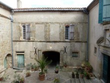 Château De Puichéric, Situé Dans Le Village 