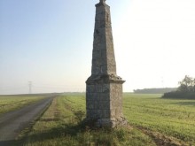 Obélisque Astronomique  Orveau-bellesauve