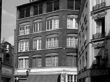 Filature Et Tissage De Laine Charles Louvet, Actuellement Immeuble à Appartements Et Magasin De Commerce  Elbeuf