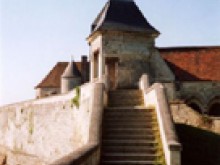 Cite Medievale, Chemin De Ronde Et Portes Fortifiees De Coucy-le-chateau  Coucy-le-château-auffrique