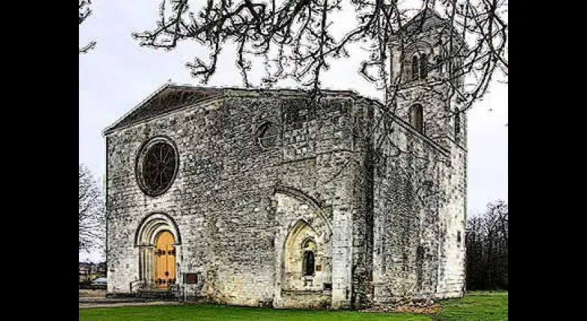 Abbaye de Bénédictins Saint-Etienne à Baignes-Sainte-Radegonde (16)