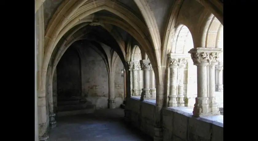 Abbaye et Cloître de Montbenoit