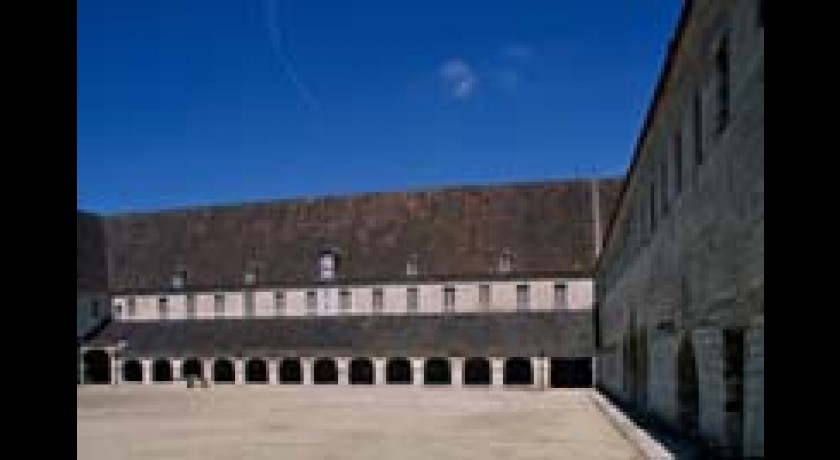 ABBAYE ROYALE DU MONCEL - CLUB DU VIEUX MANOIR