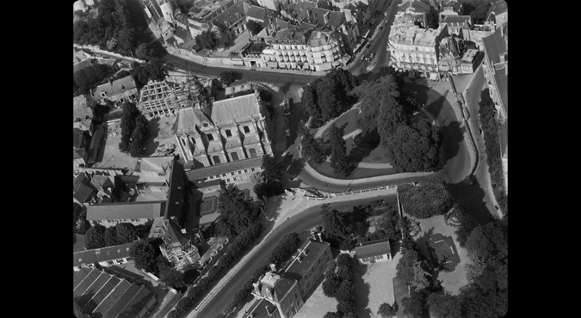 Ancien collège de Jésuites, puis poste, Eglise Saint Louis puis Saint Vincent de Paul, à Blois (41)