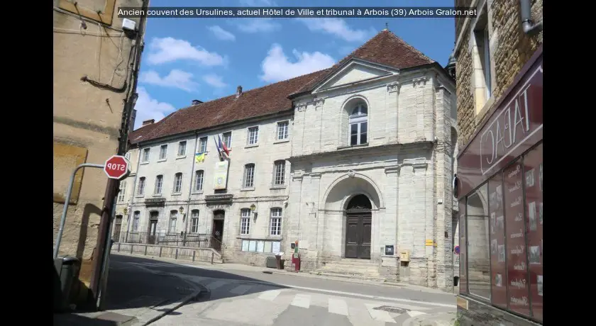 Ancien couvent des Ursulines, actuel Hôtel de Ville et tribunal à Arbois (39)
