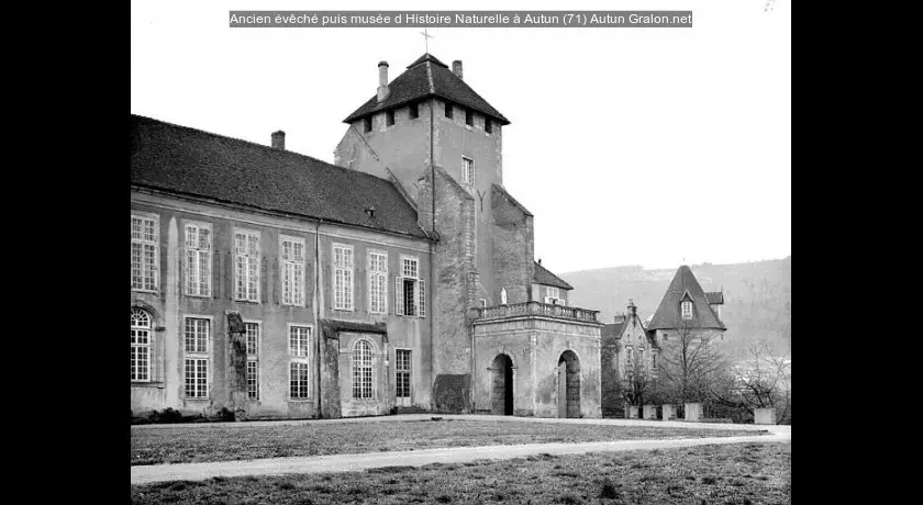 Ancien évêché puis musée d'Histoire Naturelle à Autun (71)