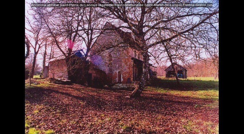 Ancienne abbaye Saint-Pierre du Landais (également sur commune de Saint-Martin-de-Lamps)