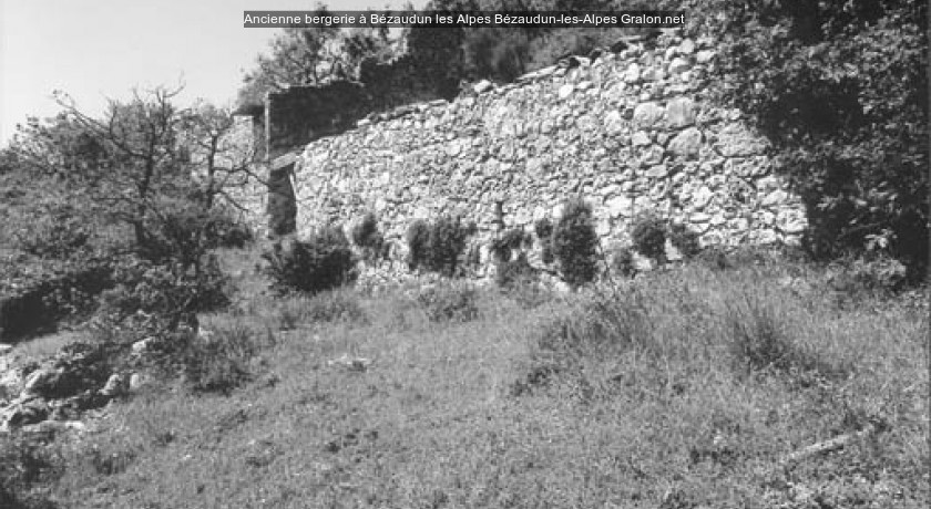 Ancienne bergerie à Bézaudun les Alpes