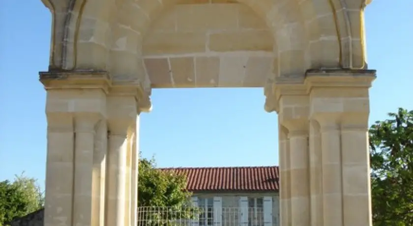 Arche-porche du presbytère d'Ordonnac