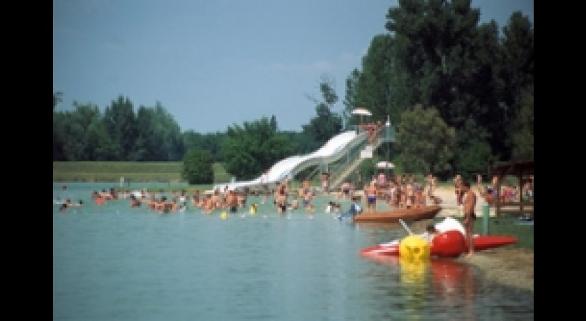 Base de loisirs au bord du lac