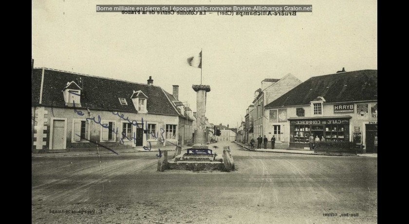 Borne milliaire en pierre de l'époque gallo-romaine