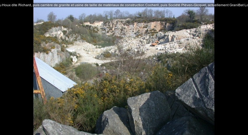 Carrière de granite du Houx dite Richard, puis carrière de granite et usine de taille de matériaux de construction Cocheril, puis Société Pléven-Gicquel, actuellement GraniBat