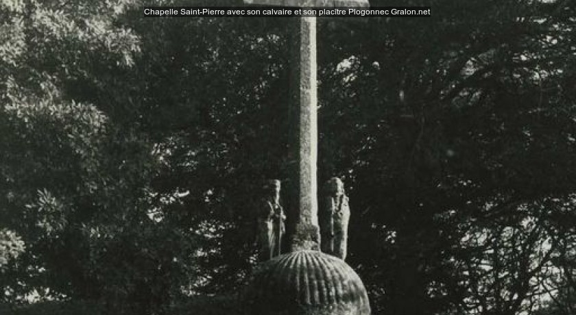 Chapelle Saint-Pierre avec son calvaire et son placître