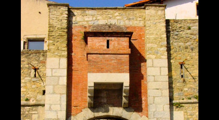 Cité fortifiée, remparts