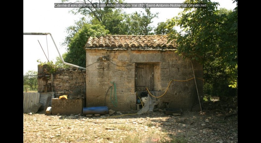 Citerne d'eau de pluie, à Saint Antonin Noble Val (82)