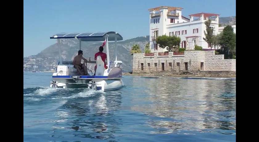 Croisière privée près de Nice et Monaco avec un bateau à énergie solaire