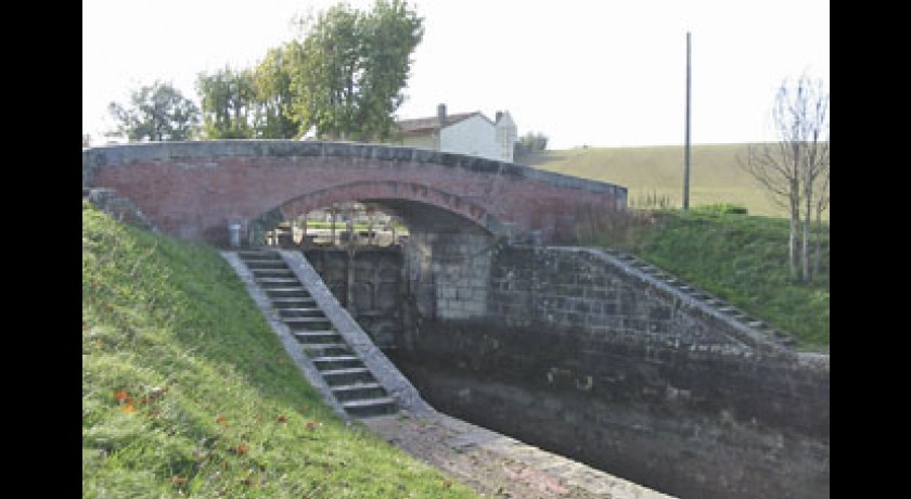 Ecluse double du sanglier sur le canal du midi à Ayguesvives (31)