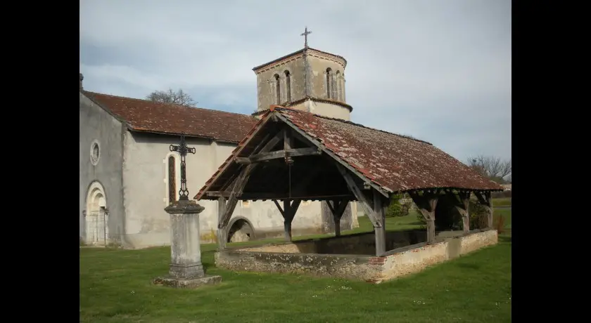 Eglise romane et lavoir de Lucbardez-et-Bargues