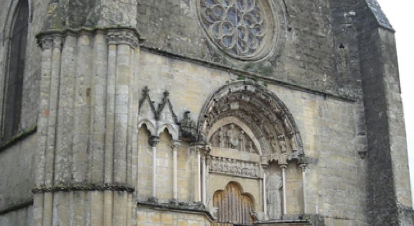 Cité médiévale de saintmacaire Saintmacaire tourisme Visite guidée de