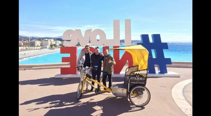 Excursion d'une heure en cyclo-pousse sur les hauts lieux de Nice